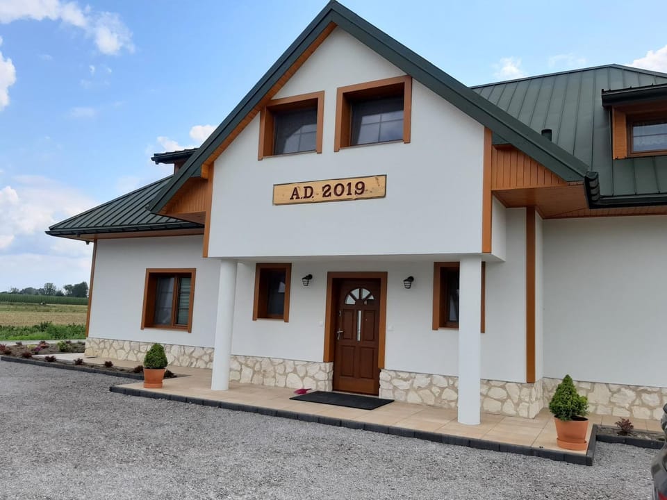 Property building, Facade/entrance