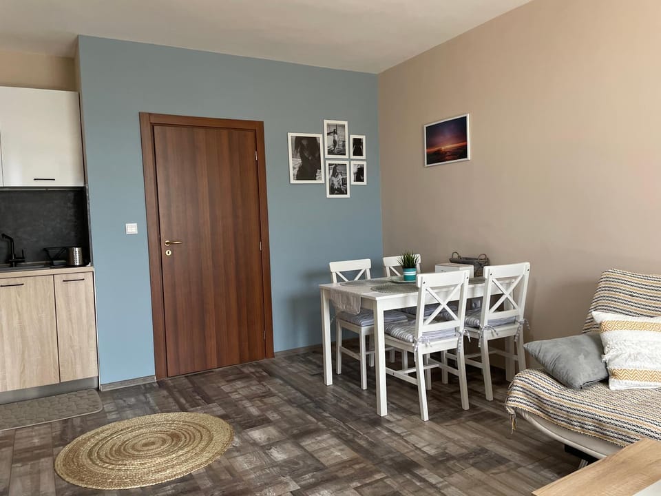 Communal lounge/ TV room, Dining area