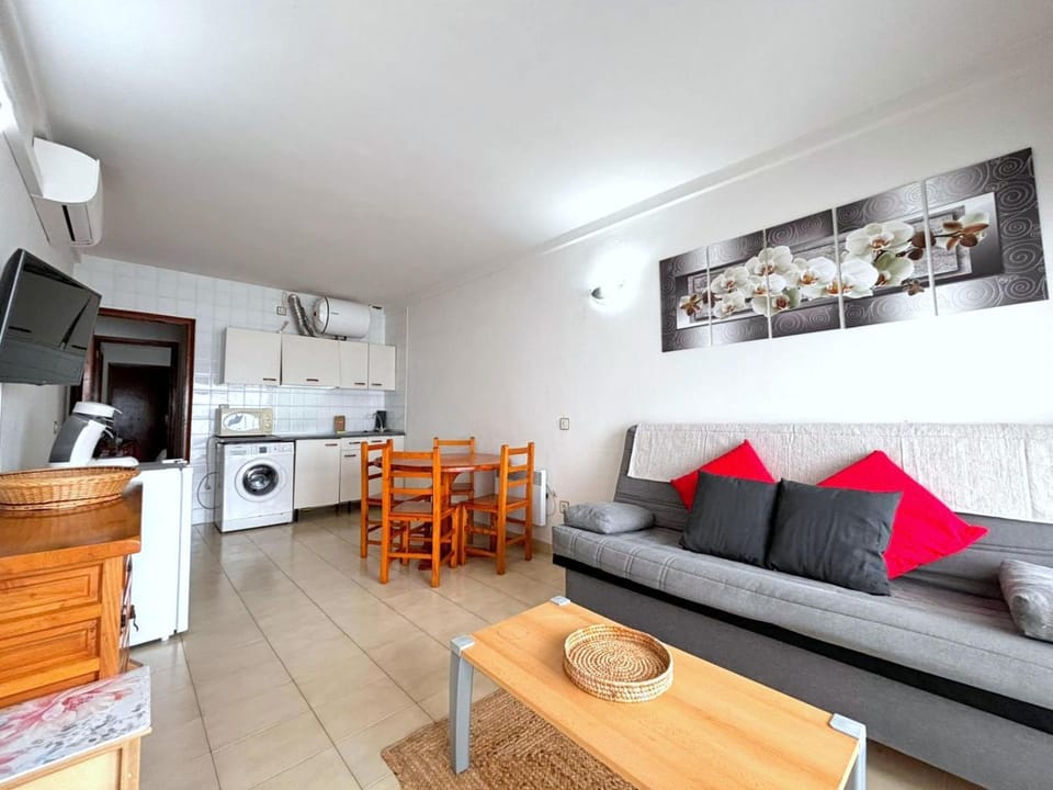 Meda chica 2d Apartment in Roses