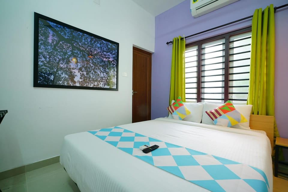 Bed, TV and multimedia, Bedroom