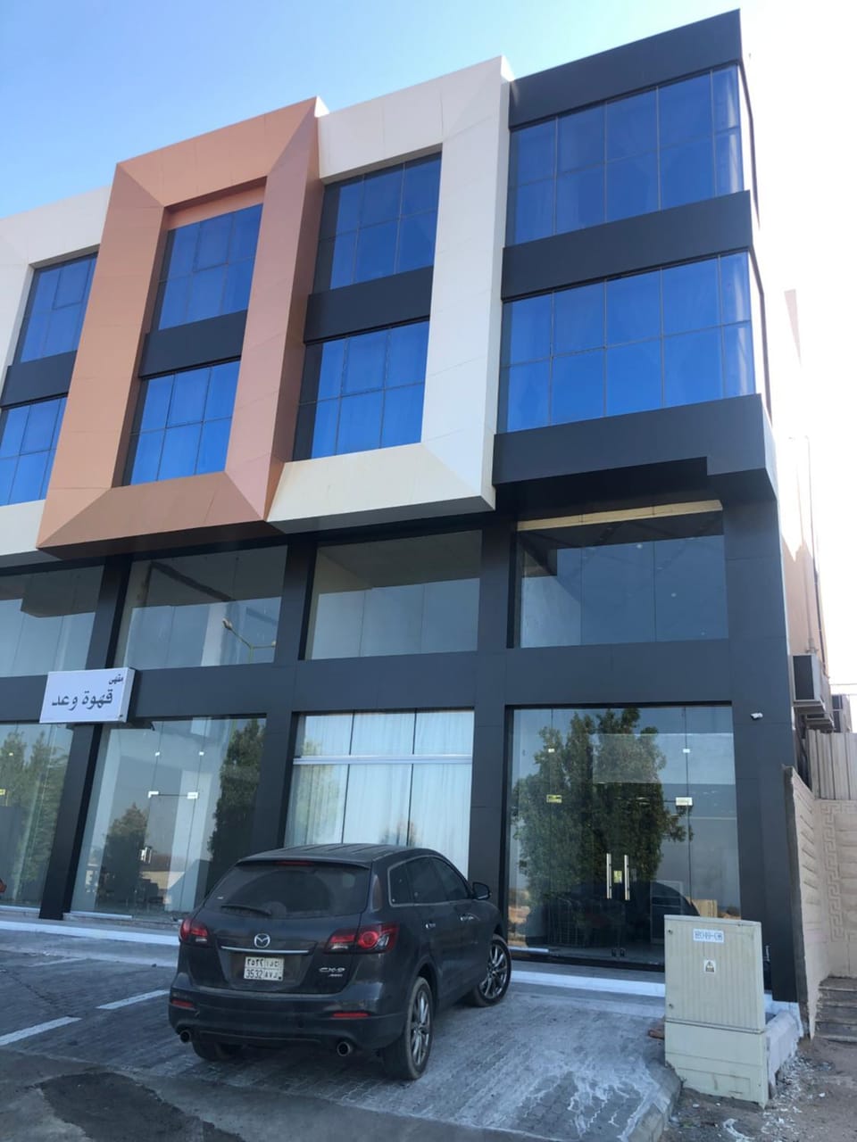 Property building, Facade/entrance