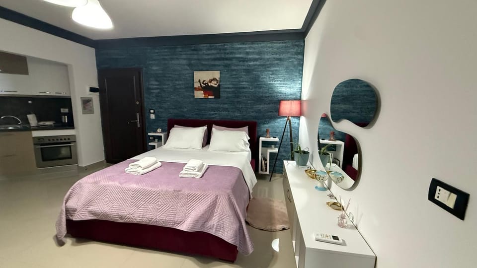 Bed, Kitchen or kitchenette, Photo of the whole room, towels