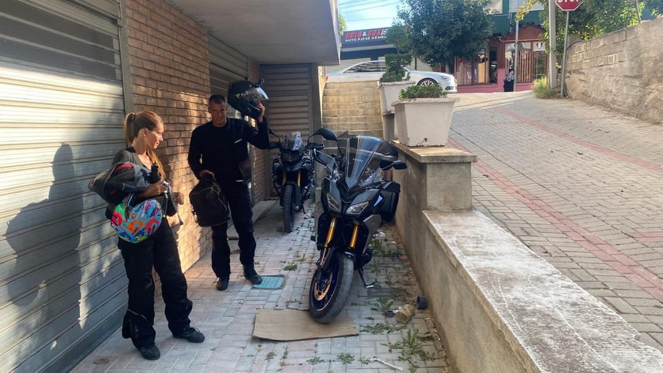 group of guests, Parking