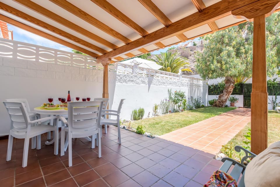 Patio, Garden, Dining area