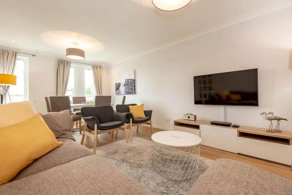Communal lounge/ TV room, Living room