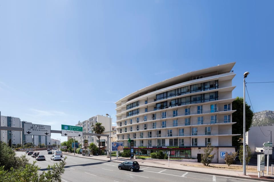 Property building, Neighbourhood, City view, Location