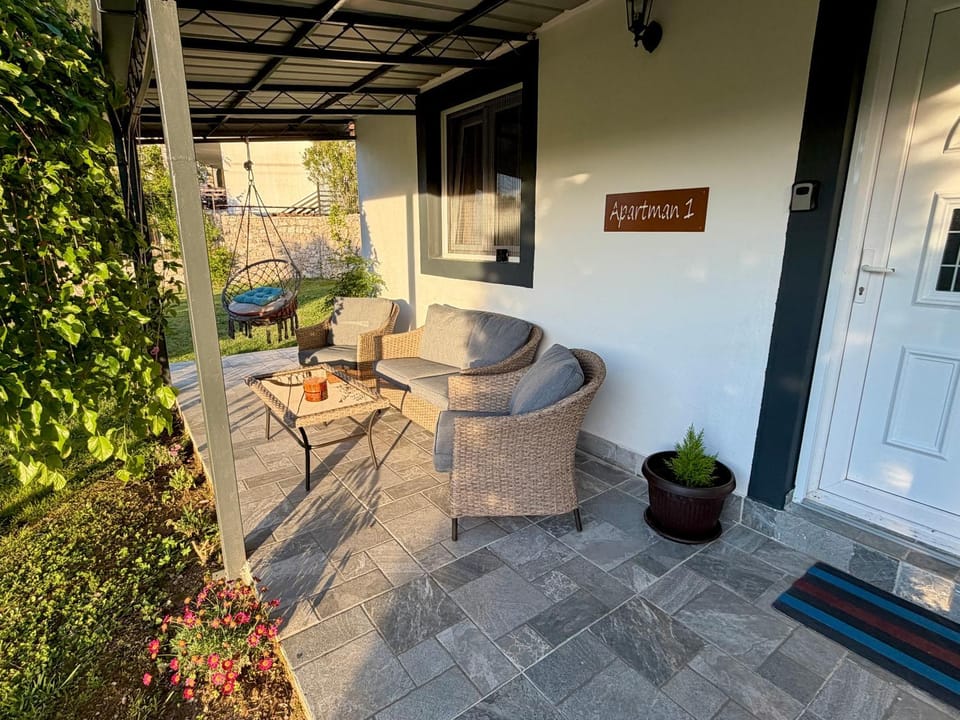 Garden, Balcony/Terrace, Seating area, Garden view