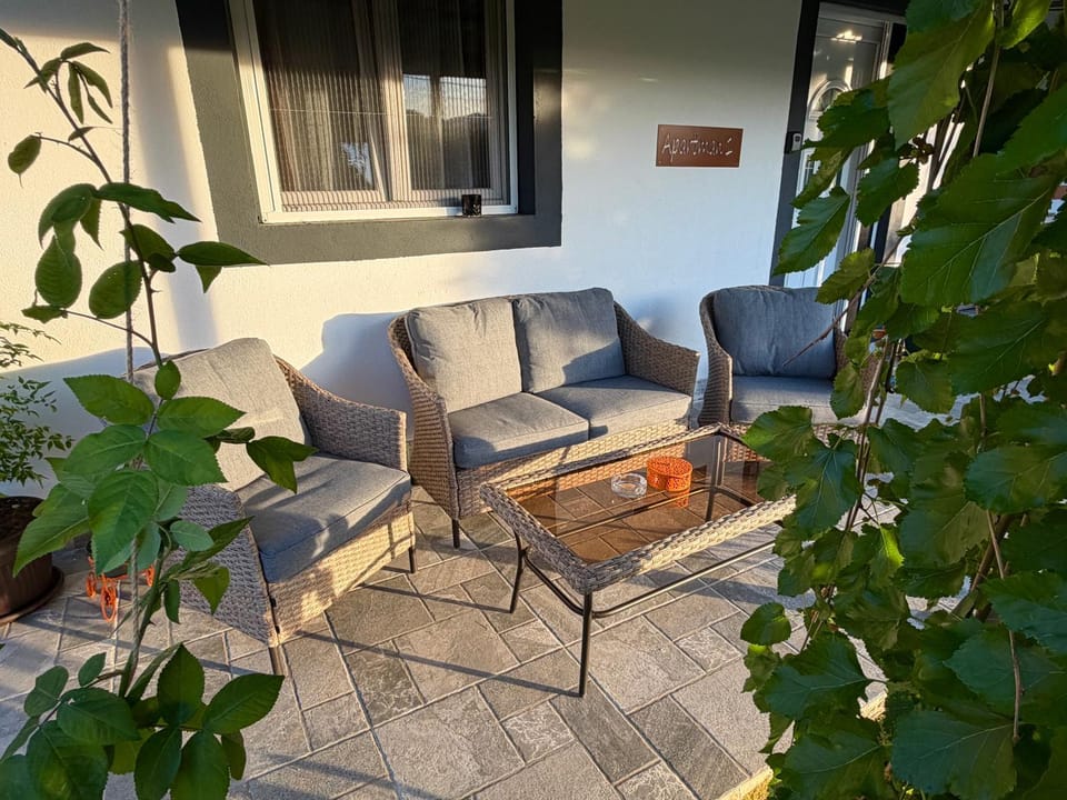 Patio, Seating area