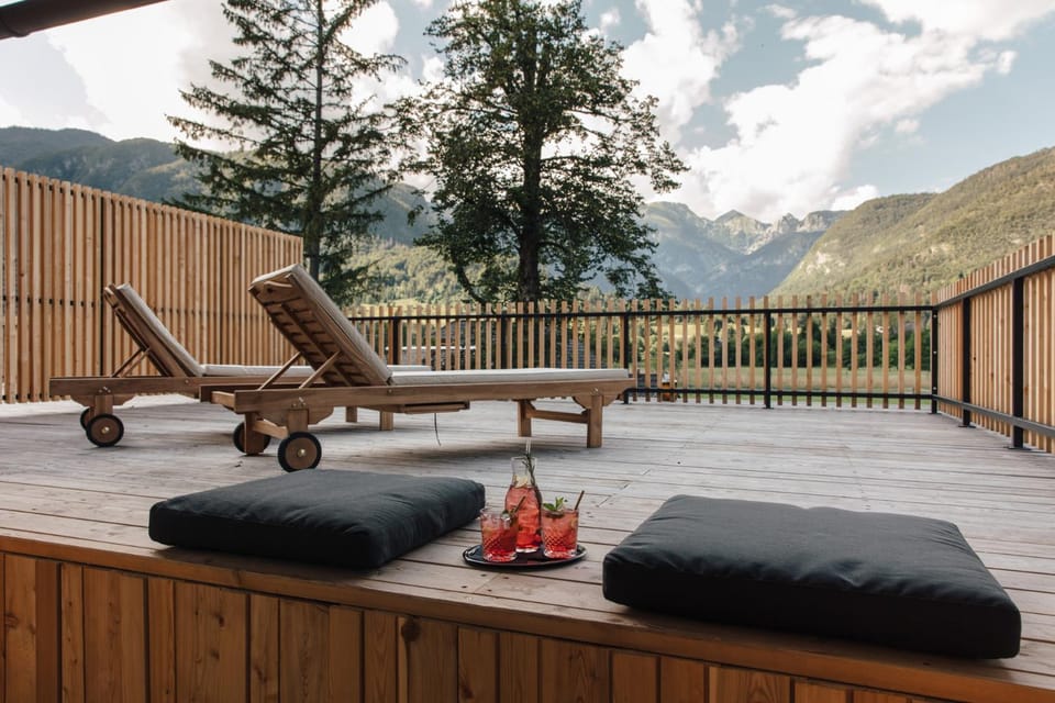 Patio, Mountain view