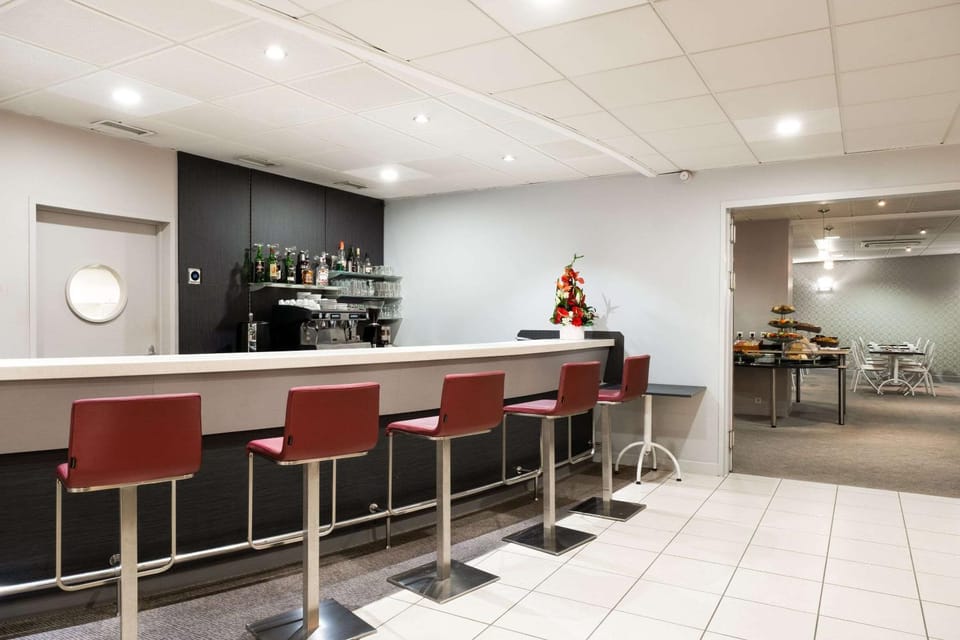 Lounge or bar, Lounge or bar, On site