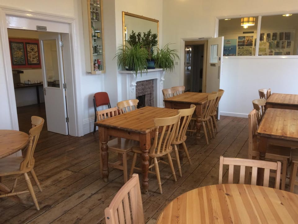 Restaurant/places to eat, Seating area, Dining area, Breakfast