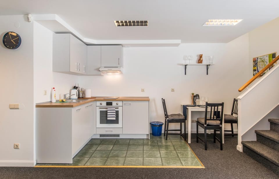 Kitchen or kitchenette, pet friendly, stove