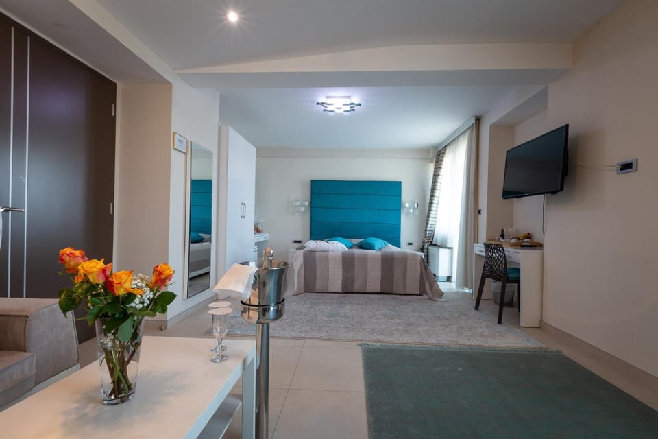 Seating area, Bedroom