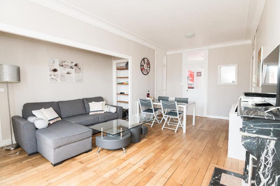 TV and multimedia, Living room, Dining area