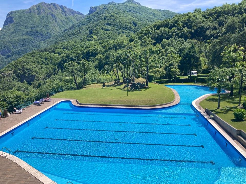 Swimming pool, sunbed