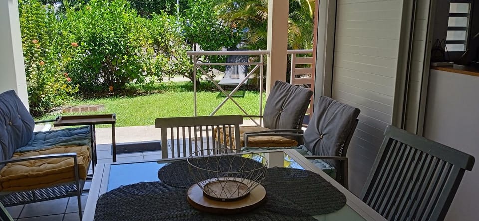 Patio, Garden, Dining area, Garden view