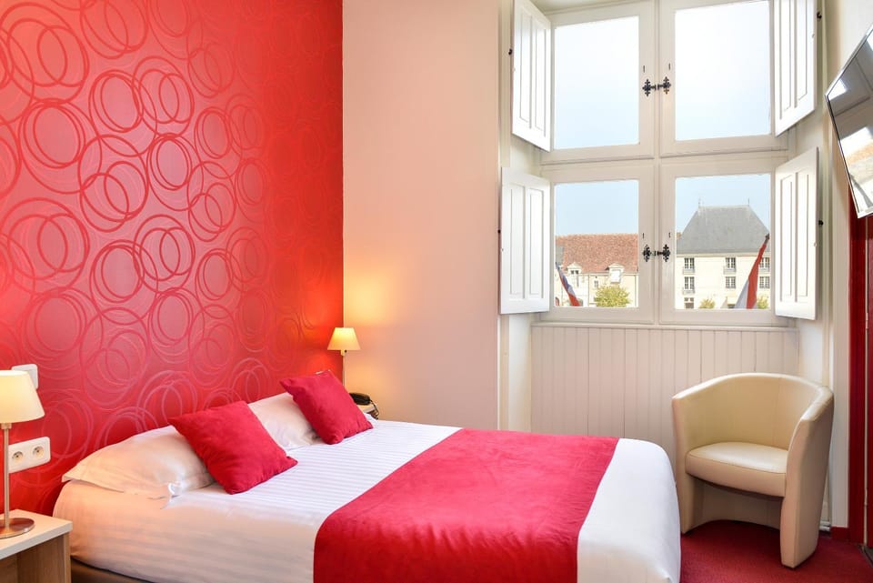 Bed, Photo of the whole room, Bedroom, City view