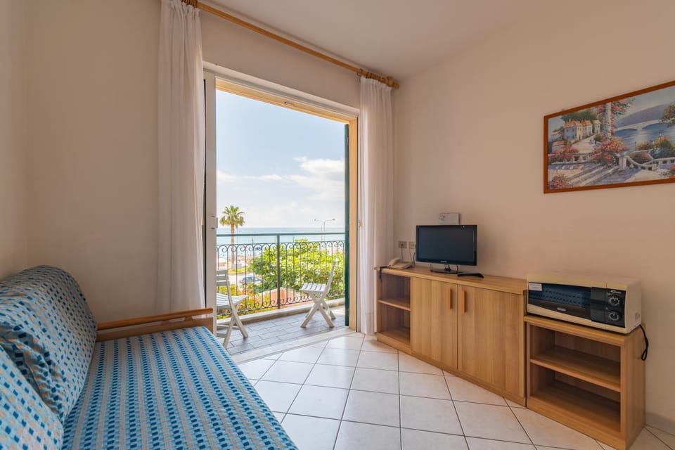 TV and multimedia, Living room, Seating area, Sea view