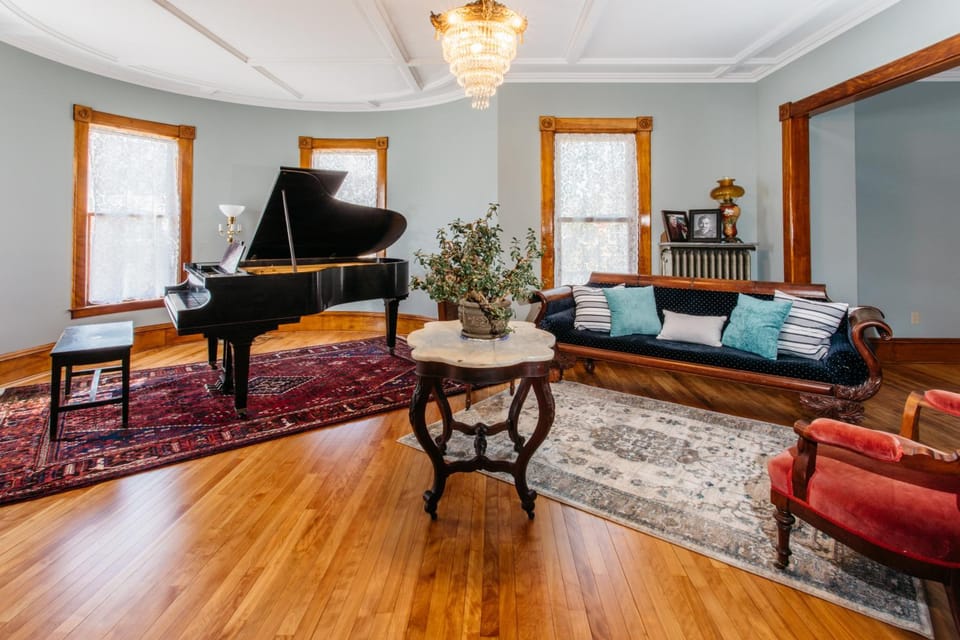 Reynolds House Inn Bed and Breakfast in Barre