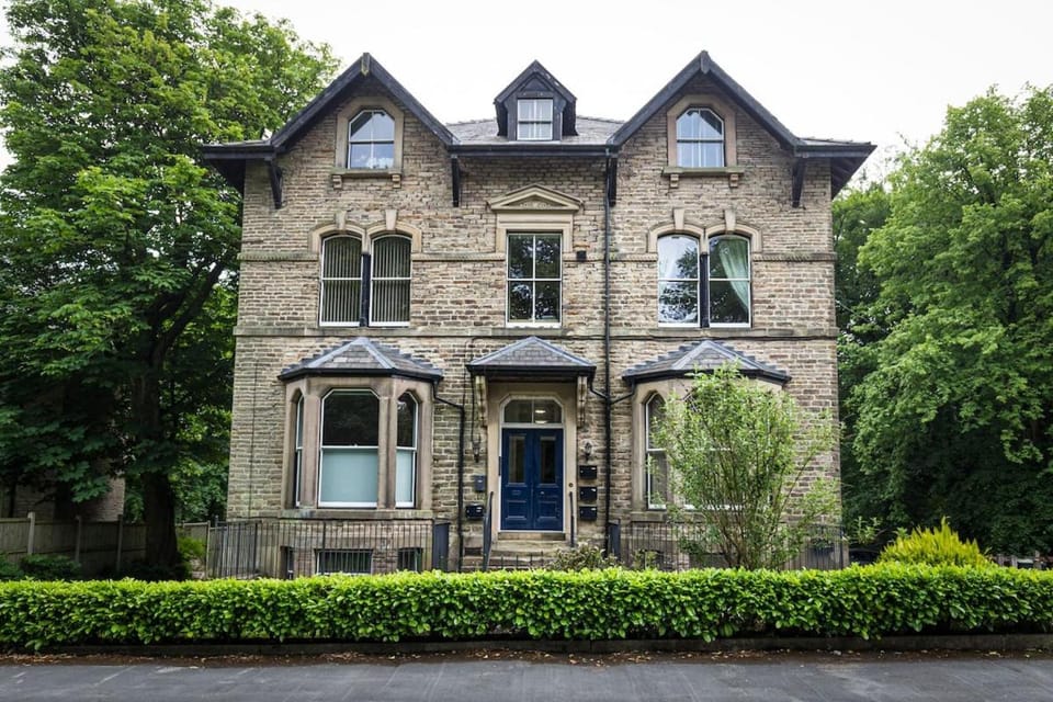 The Weathertop, design led holiday retreat Apartment in The Pavilion Gardens