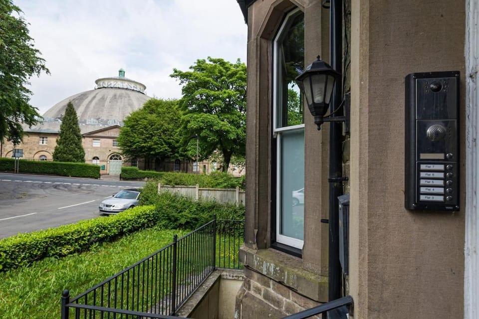 The Weathertop, design led holiday retreat Apartment in The Pavilion Gardens