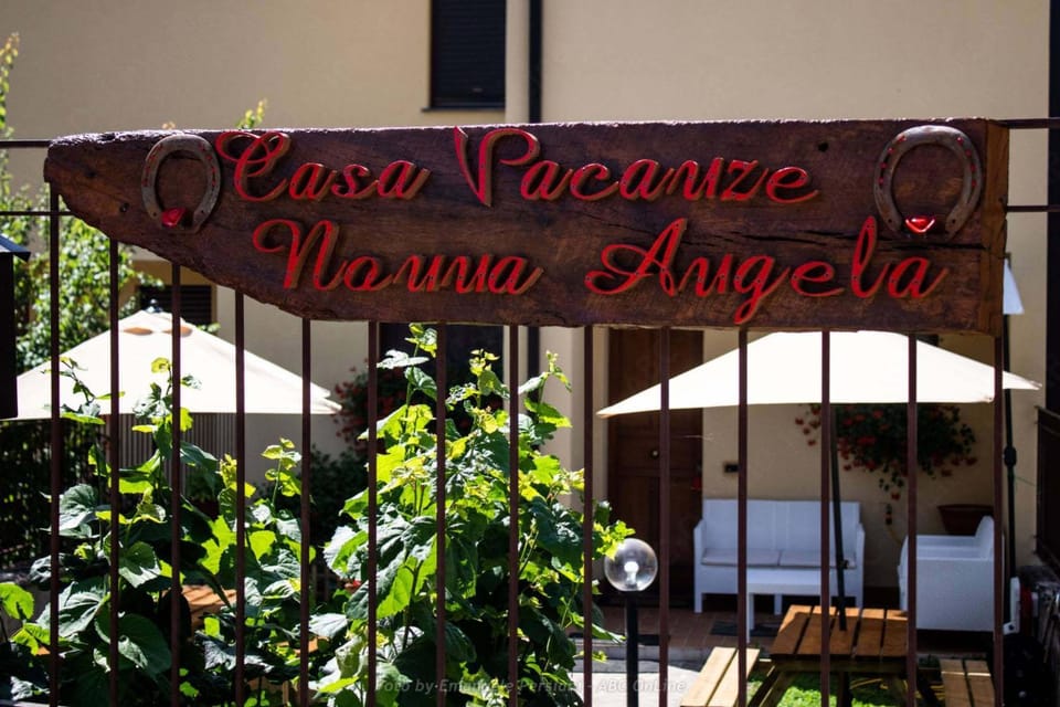 Facade/entrance, Property logo or sign, Decorative detail