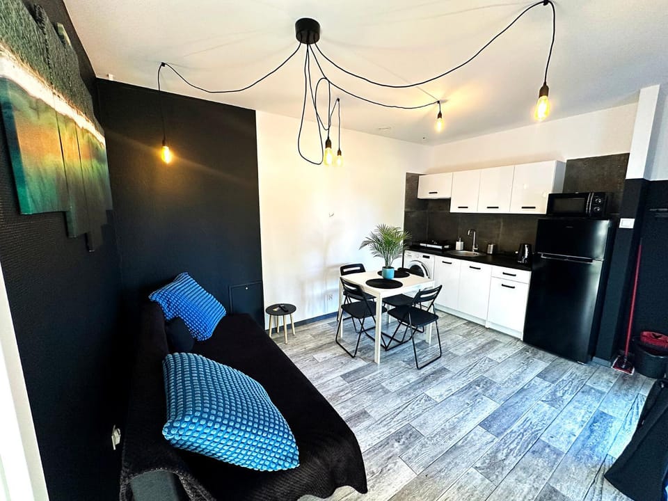 Kitchen or kitchenette, Living room, Seating area