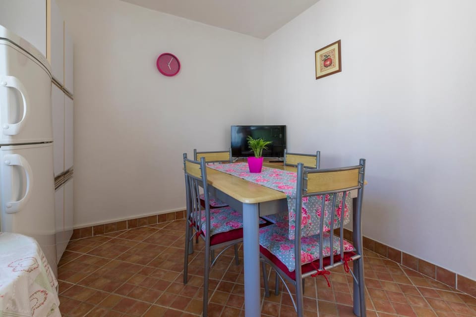 TV and multimedia, Dining area