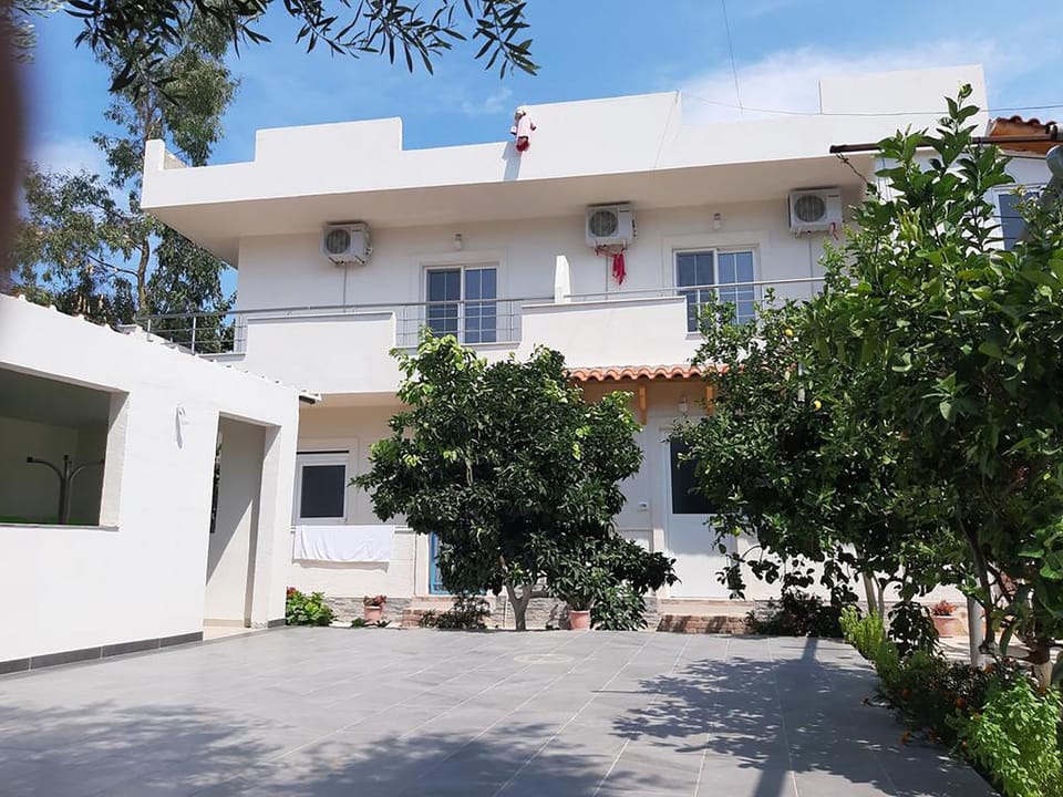 Property building, Patio, Facade/entrance