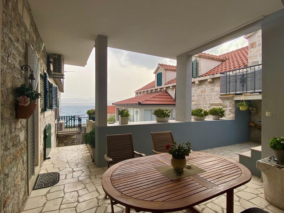 View (from property/room), Balcony/Terrace, Dining area
