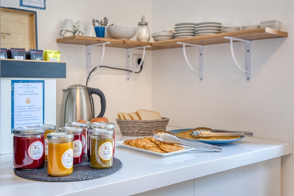 Coffee/tea facilities, Food and drinks, Food, Breakfast