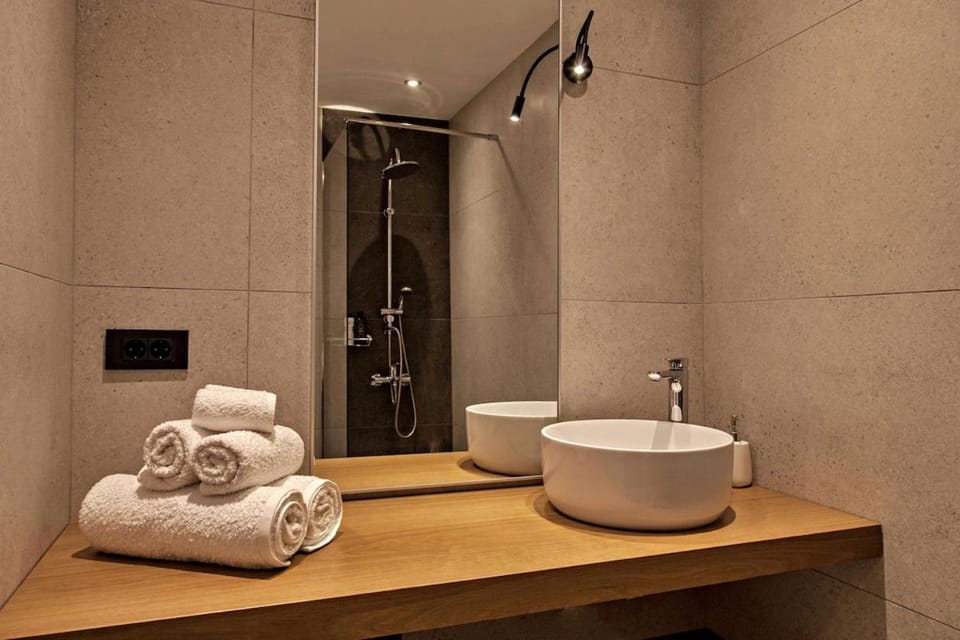 Bathroom, towels