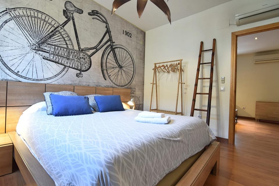 Bed, Photo of the whole room, Bedroom