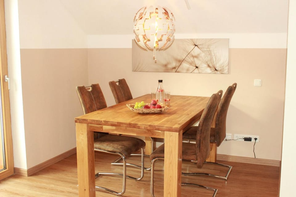 Photo of the whole room, Decorative detail, Dining area