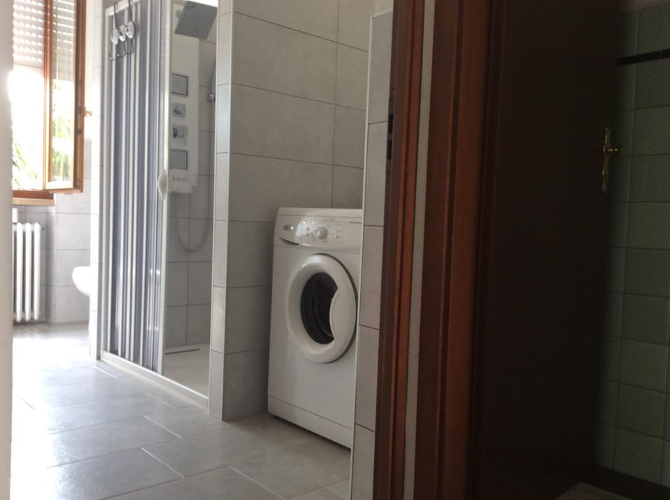Shower, Toilet, Bathroom, Family