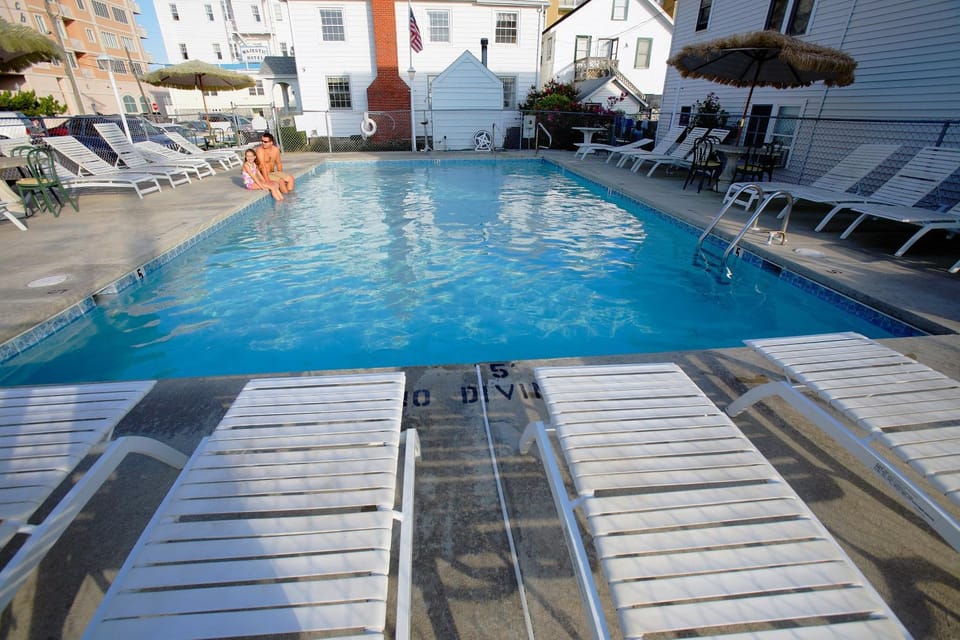 Swimming pool, Swimming pool