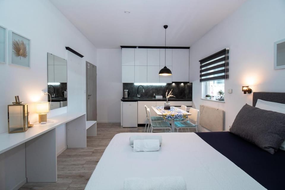 Studioapartment Black & White Bed and Breakfast in Slovenia