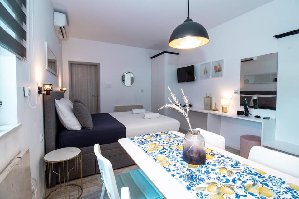 Studioapartment Black & White Bed and Breakfast in Slovenia