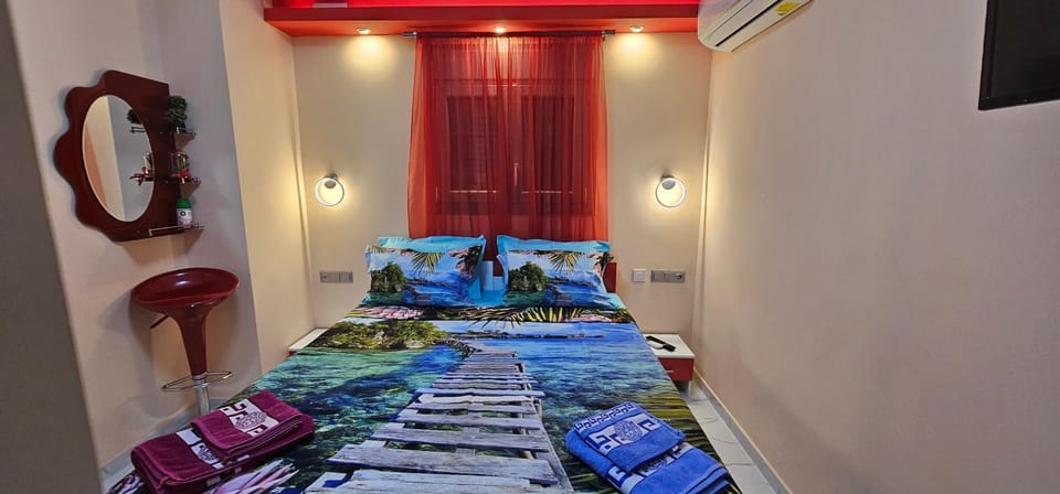 Bed, TV and multimedia, Bedroom, flat iron, hair dryier, wardrobe, air conditioner