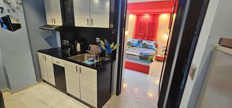 Bed, Kitchen or kitchenette, Photo of the whole room, Bedroom