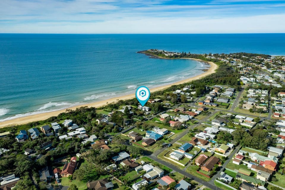 Oceanside I Pet Friendly Absolute Beachfront House in Culburra Beach