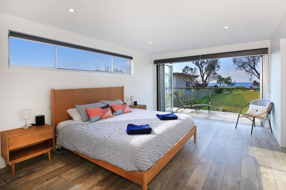 Oceanside I Pet Friendly Absolute Beachfront House in Culburra Beach