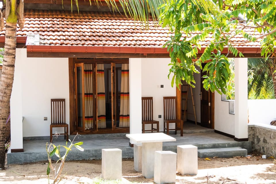 Patio, Facade/entrance, Day, Garden, Garden view