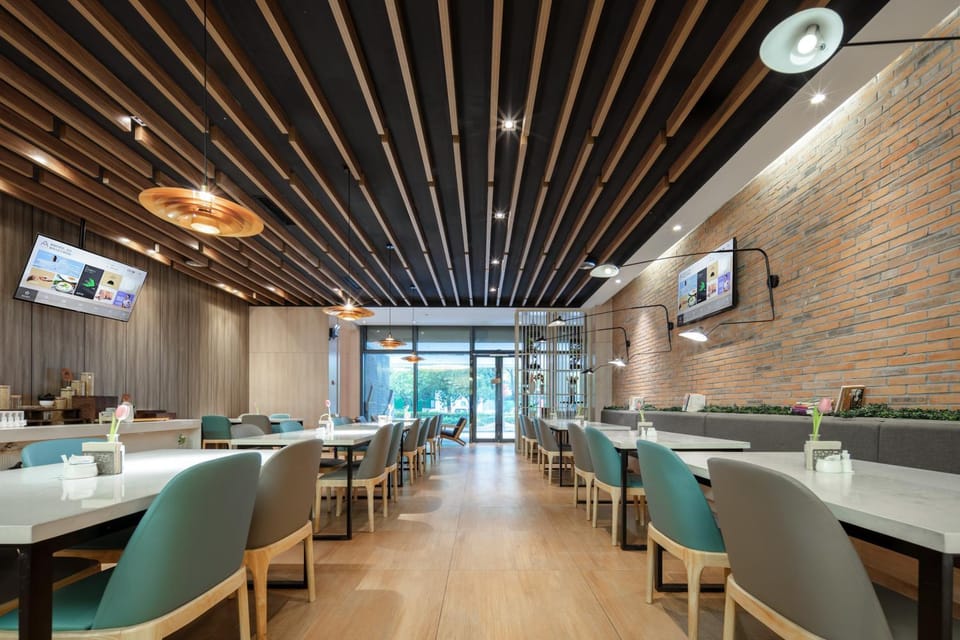 Restaurant/places to eat, Buffet breakfast