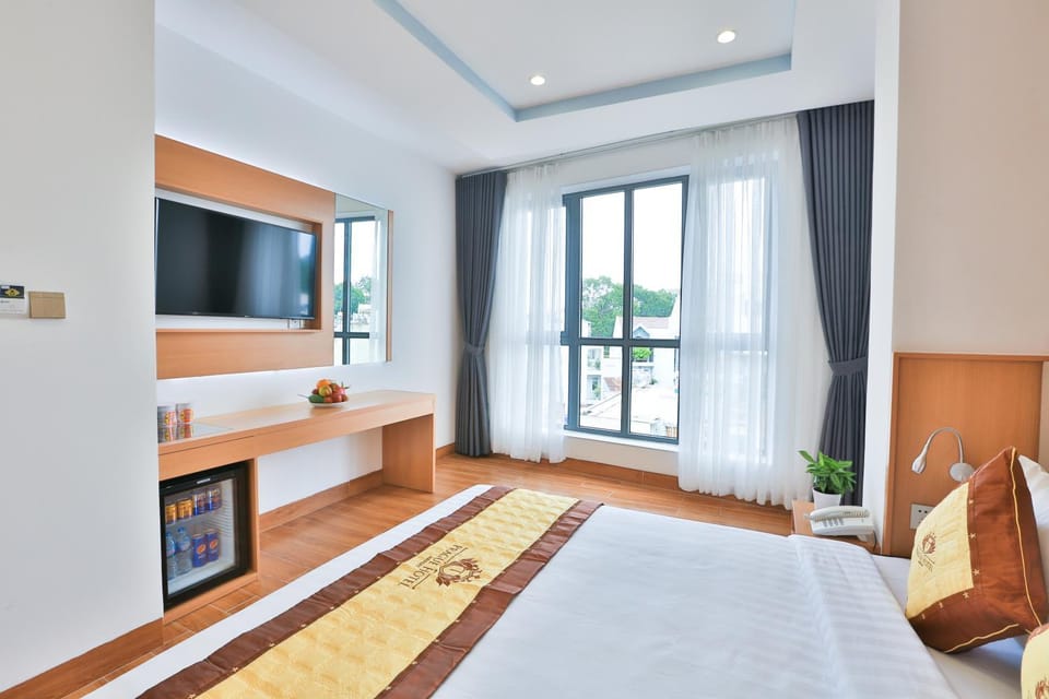 TV and multimedia, Photo of the whole room, Bedroom