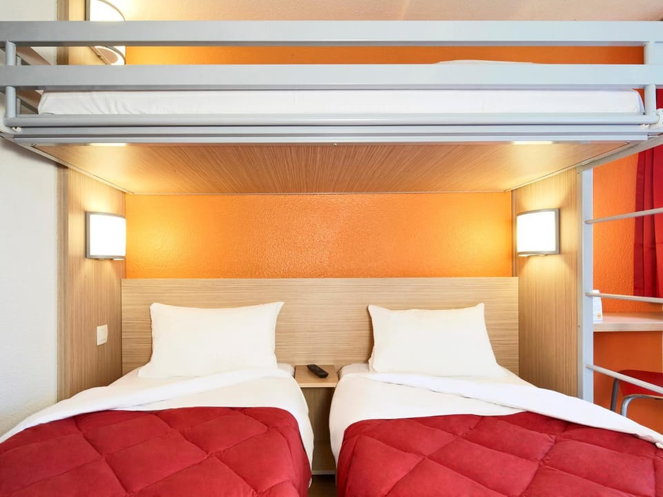 Bed, Photo of the whole room, bunk bed