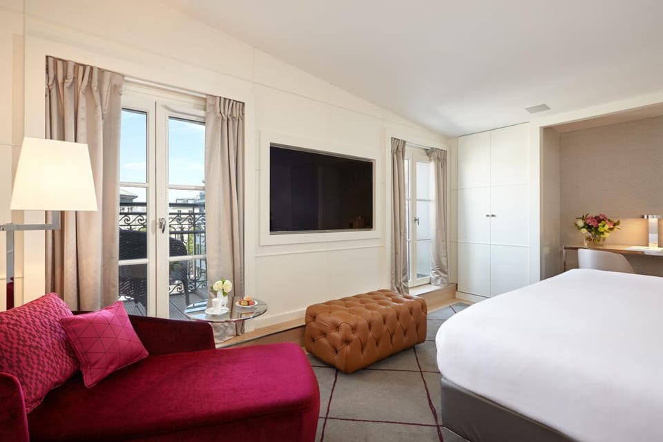Balcony/Terrace, Photo of the whole room, Seating area, Bedroom