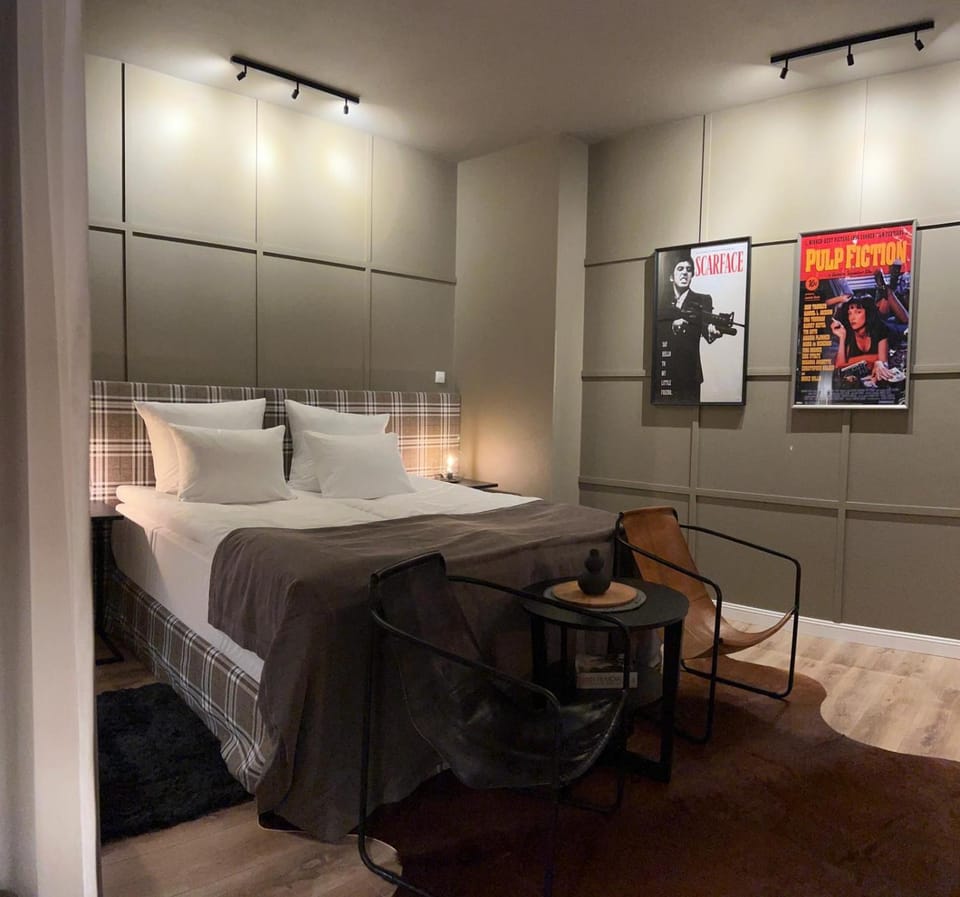 Bed, Living room, Photo of the whole room, Seating area, Bedroom