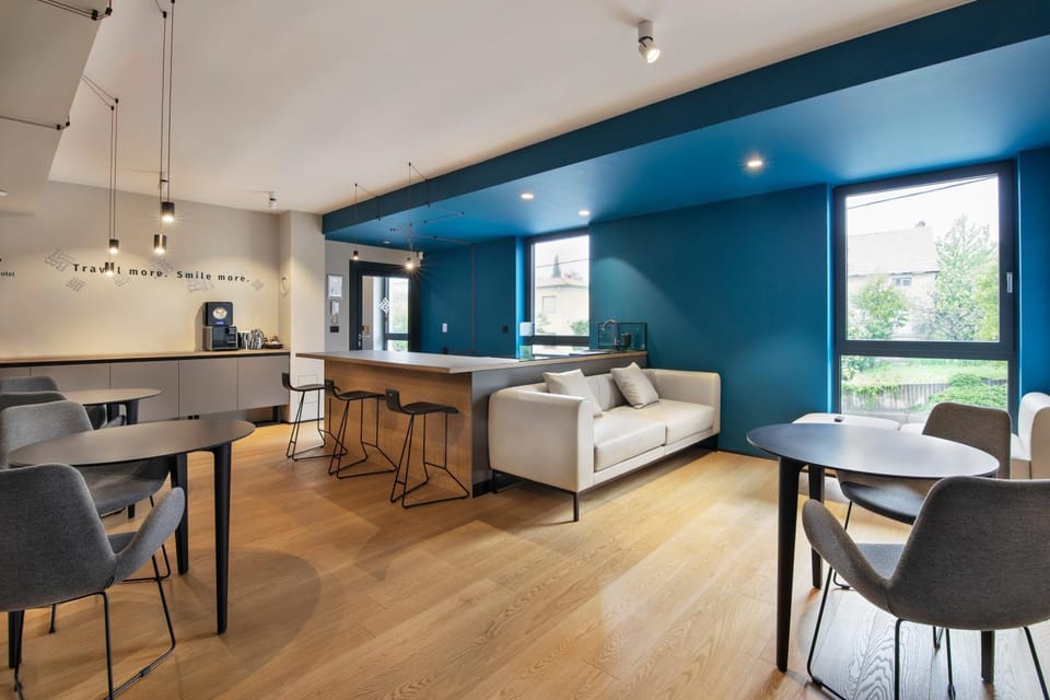 Seating area, Dining area
