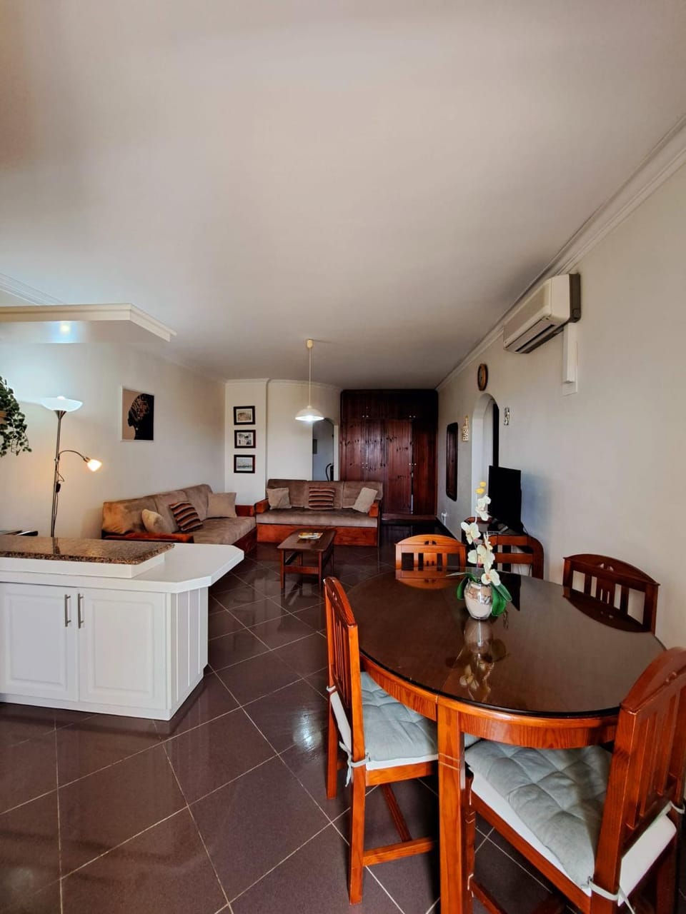 TV and multimedia, Living room, Dining area, air conditioner